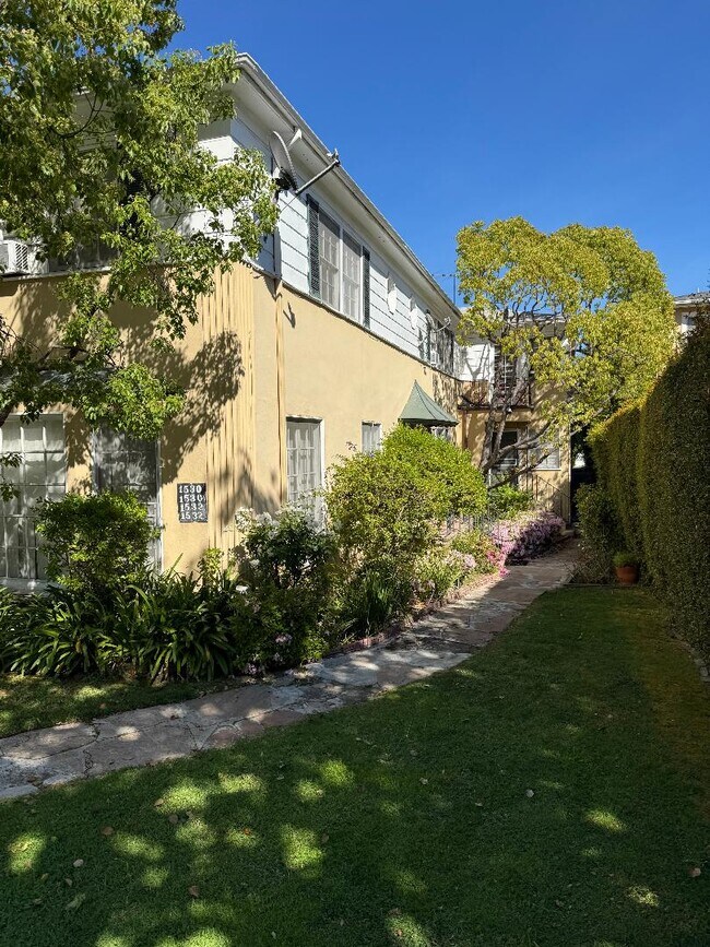 Building Photo - 1532 S Beverly Dr