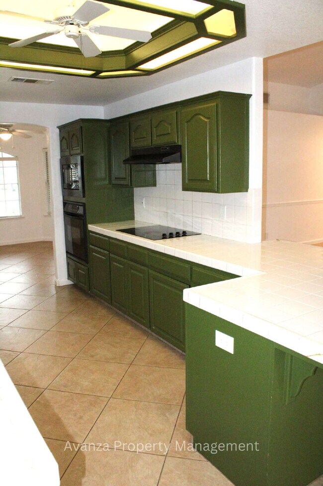 Building Photo - Home for Rent 5428 W. Saginaw Ave Fresno, CA 93722 Description 4 Bedroom/2 Bath Home in Fresno (D...