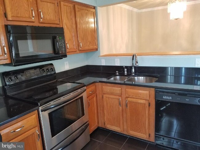 Building Photo - 9377 Scarlet Oak Dr