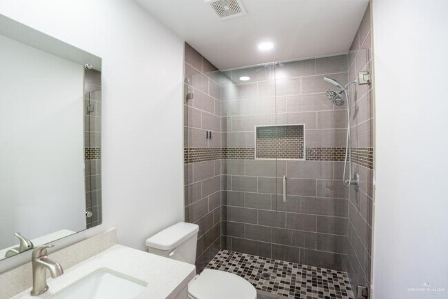 Building Photo - 21 Falcon Ave