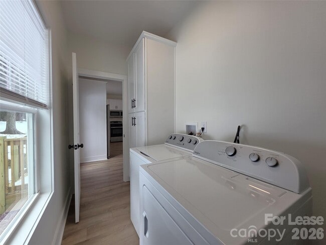 Building Photo - 126 Heath St