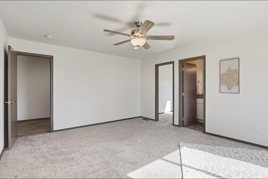 Building Photo - 7 E Chatham Ave