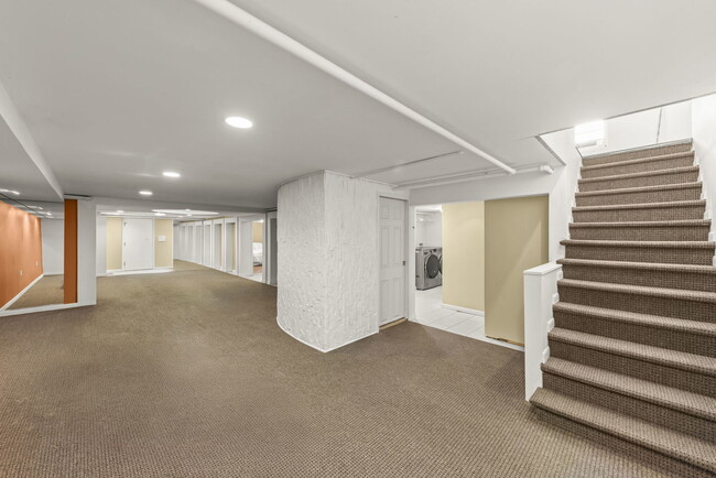 Building Photo - 354 Indian Dr