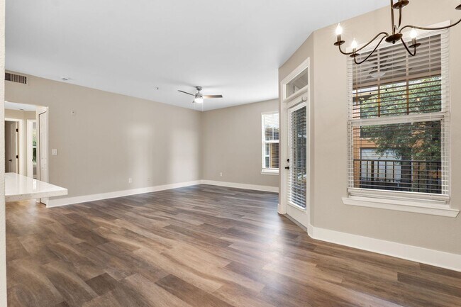 Building Photo - Newly Renovated 2-Bedroom Corner Unit in G...