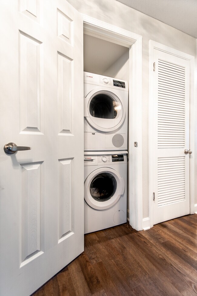 Building Photo - 4727 Jarboe St