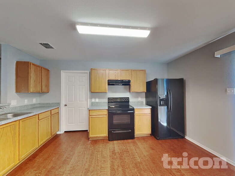 Building Photo - 2057 Wildwood Dr