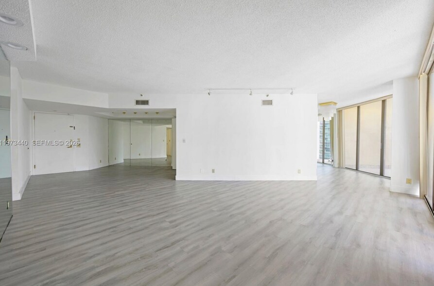 Building Photo - 19355 Turnberry Way