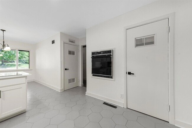 Building Photo - 3936 Piedmont Rd