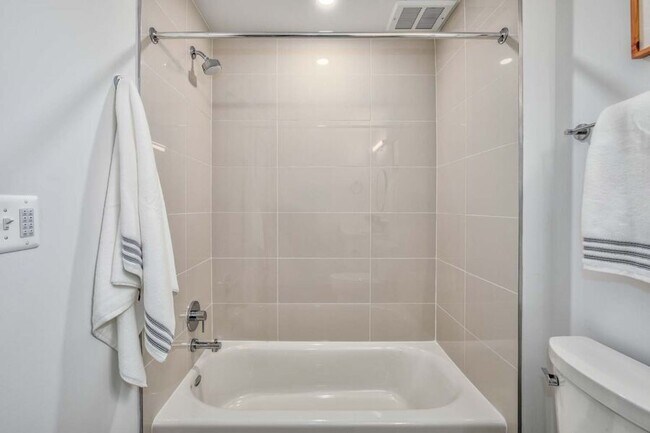 Building Photo - 2310 4th St NE