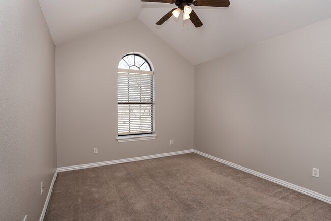 Building Photo - 4069 Glenstone Terrace