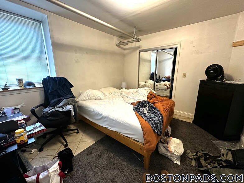 Building Photo - 35 Cummings Rd