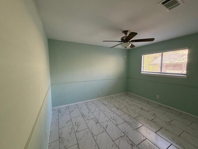 Building Photo - 9405 Newberry Dr