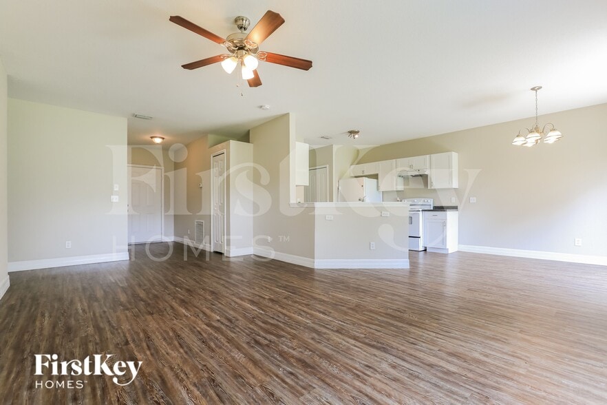 Building Photo - 2728 Parrot St