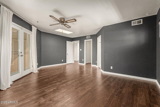 Building Photo - 21 W Pasadena Ave