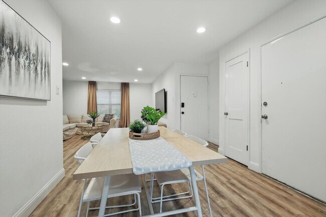 Building Photo - 8083 Meadow Rd