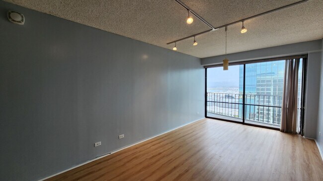 Building Photo - Harbor Square, Makai Building, 1 bedroom, ...