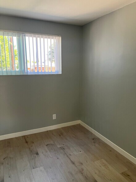 Building Photo - 20033 Saticoy St