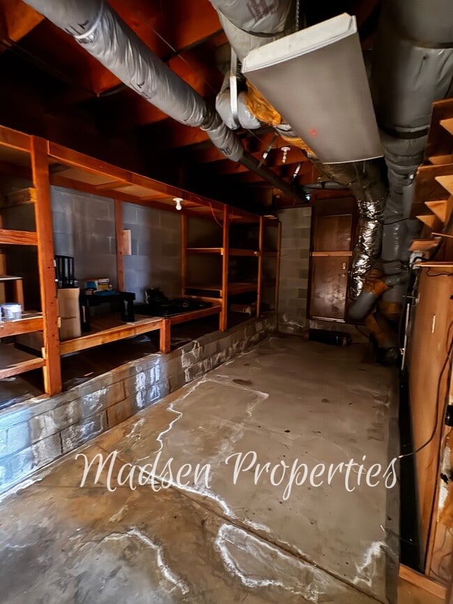 Building Photo - 6367 Woodman Dr