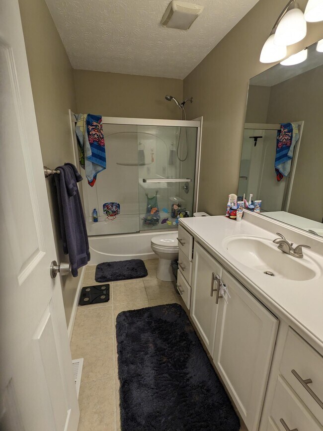Building Photo - 428 Glenview Ct