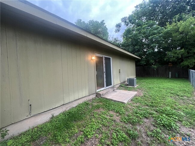 Building Photo - 1524 Shannon Cir
