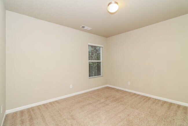 Building Photo - 618 Royal Crest Ct