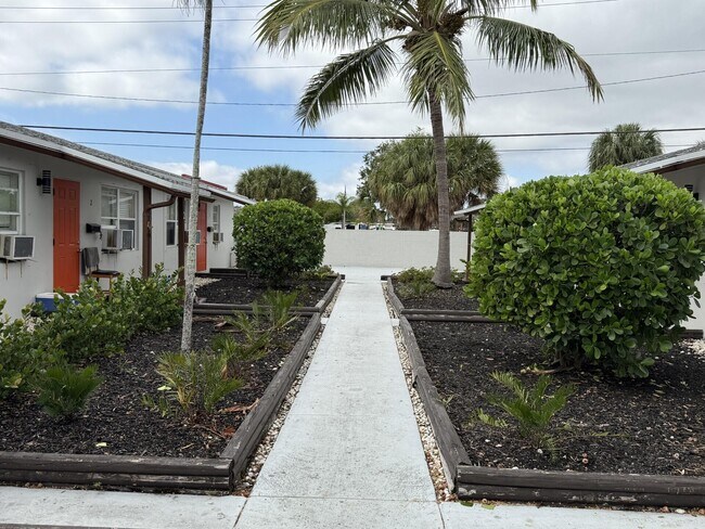 Building Photo - 1415 N J St