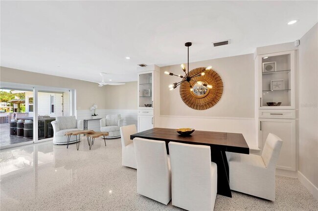 Building Photo - 807 Snug Island
