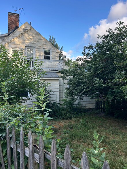Green Area in Rear of Buidling - 2207 Grandview Ave