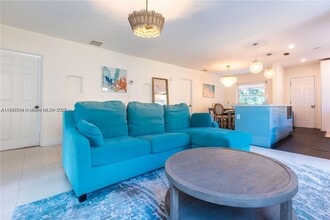 Building Photo - 426 NE 26th St