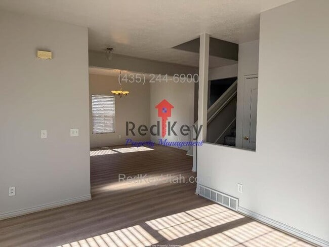 Building Photo - 1380 Single Family Home