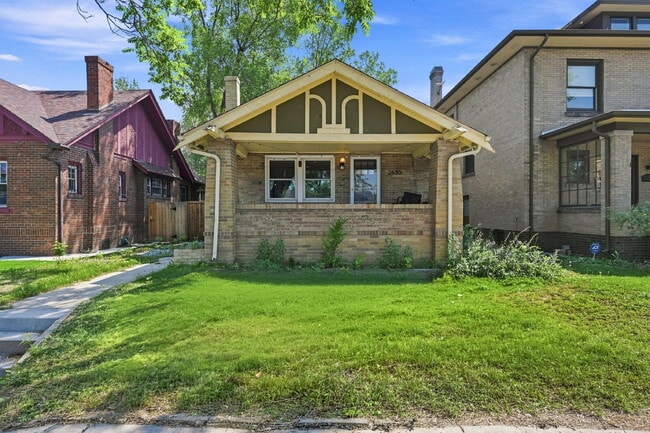 Building Photo - $3,195.95-  3 Bed, 2 Bath Home in Denver with Private Outdoor Area!