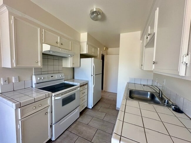 Building Photo - Beautiful Move-In Ready Two Bedroom Two Ba...