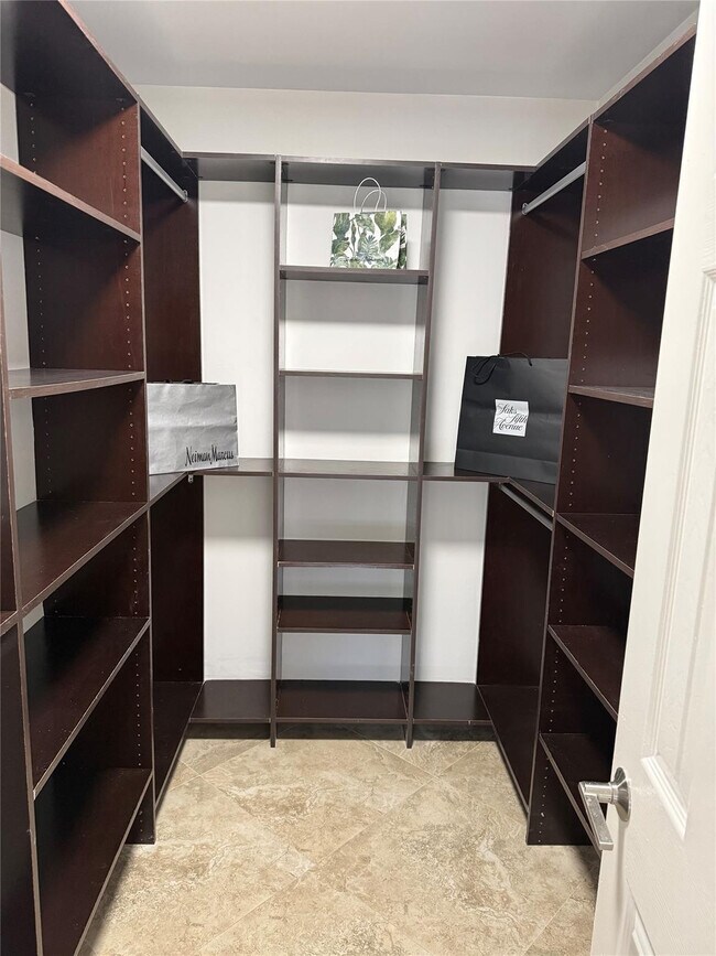 Building Photo - 550 Bayshore Dr