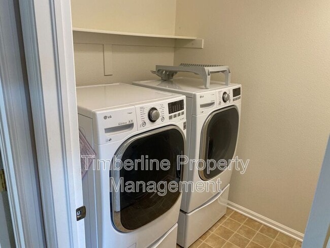 Building Photo - 14480 Tierra Dr