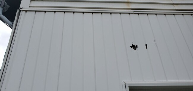 Building Photo - 3 BR 1 1/2 Bath 2 Story Available Now!