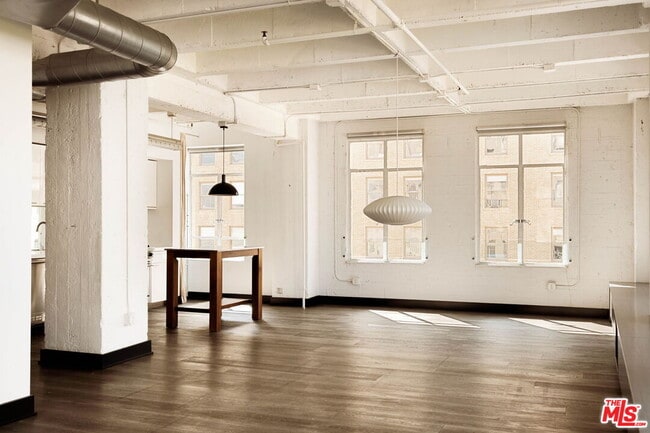 Building Photo - 6253 Hollywood Blvd