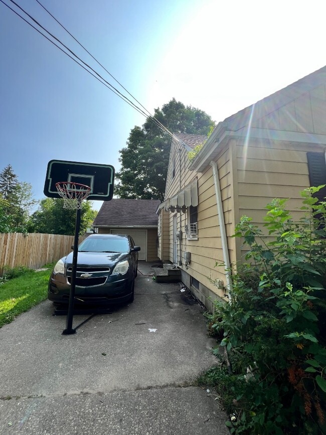 Building Photo - 3116 Mackinaw St