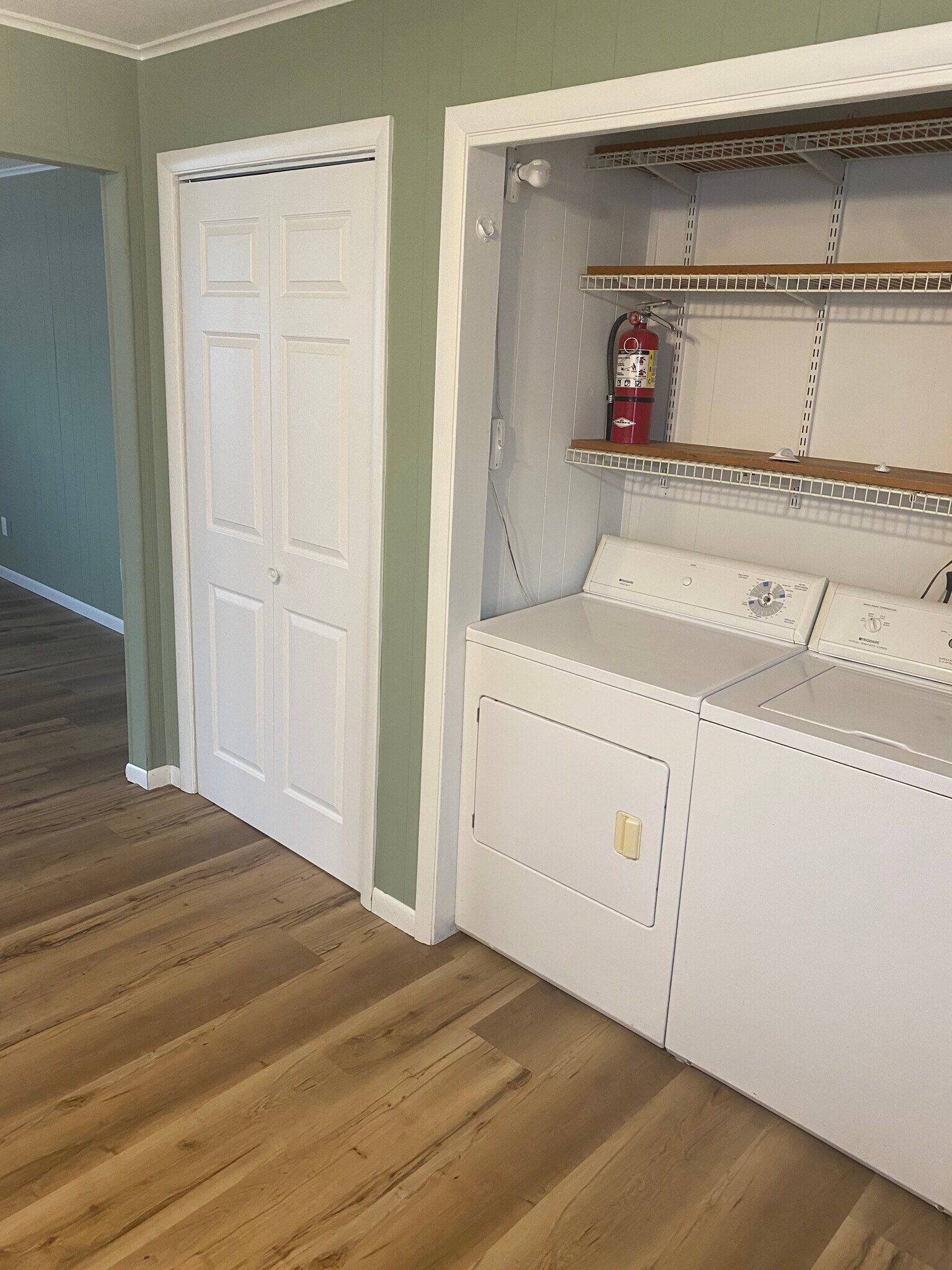 Building Photo - 105 Debby St