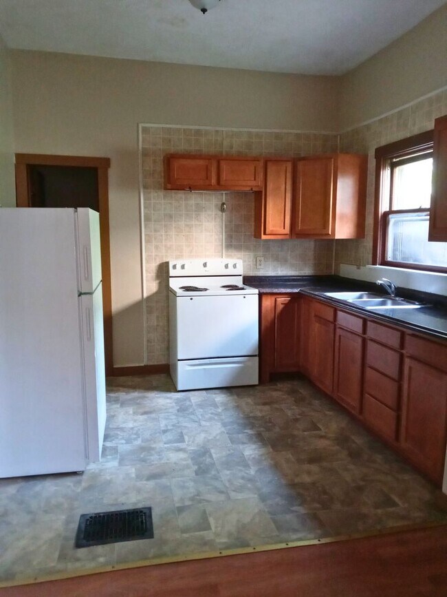 Building Photo - 107 S Walnut St