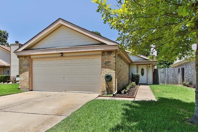 Building Photo - 2007 Highland Hills Dr