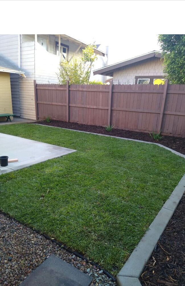 Building Photo - Classic NorthPark Craftsman