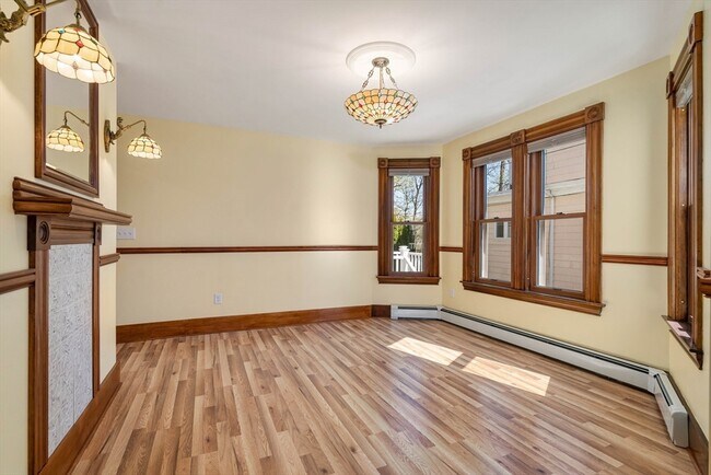 Building Photo - 16 Devens St