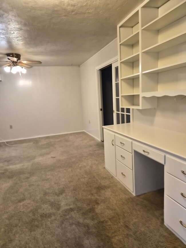 Building Photo - 1059 S Rupert Ave