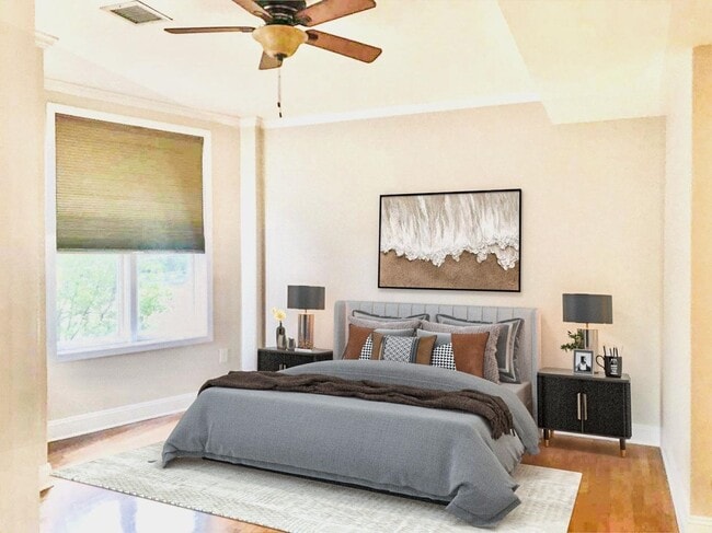 Building Photo - 727 Monroe St