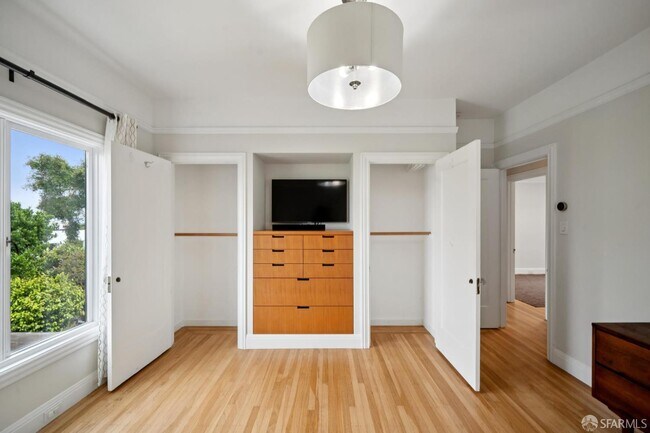 Building Photo - 363 Monticello St