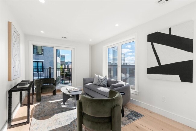 Building Photo - 90 A St