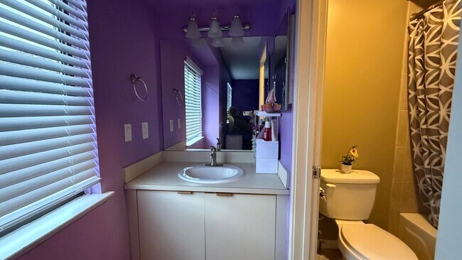 Building Photo - 735 Hamilton Ct