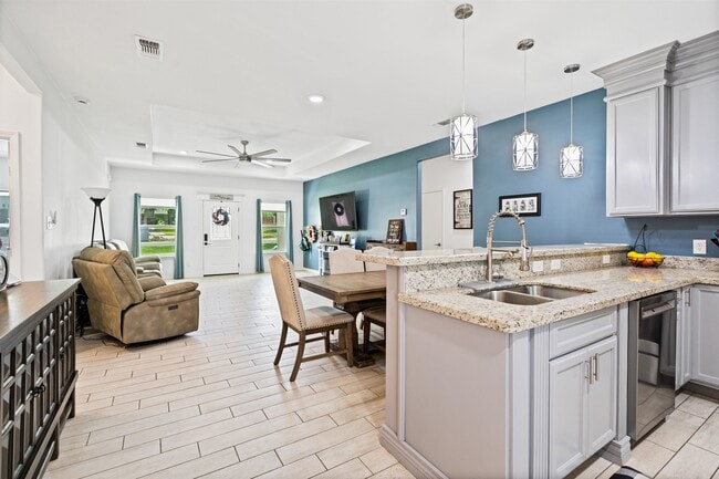Building Photo - 204 Shadow Mountain Dr