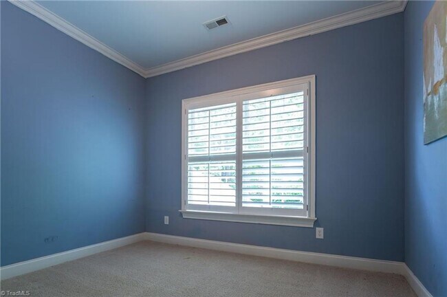 Building Photo - Spacious 4 Bedroom in Lake Jeanette - Larg...