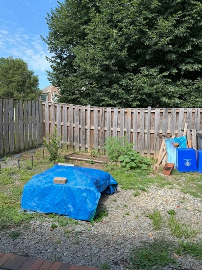 Building Photo - SPACIOUS SF HOME IN GERMANTOWN
